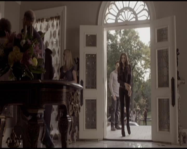 VampireDiariesWorld-dot-org_Seizoen2-DVDScenes-2x01TheReturn0193.jpg