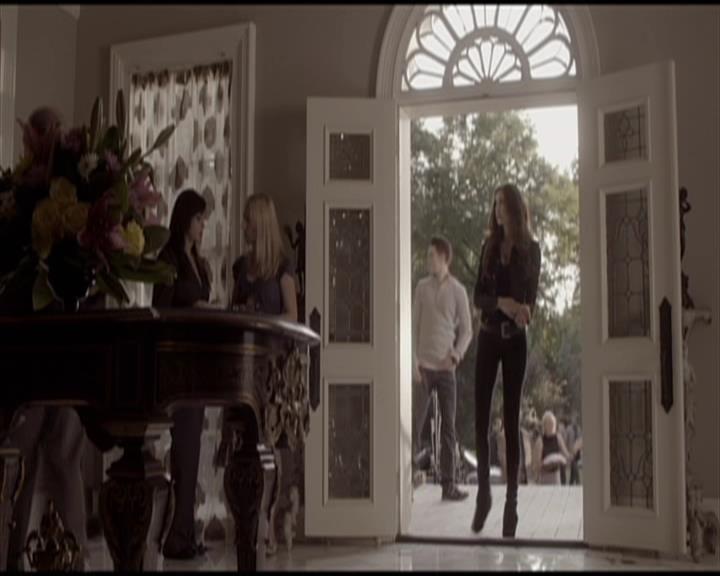 VampireDiariesWorld-dot-org_Seizoen2-DVDScenes-2x01TheReturn0195.jpg
