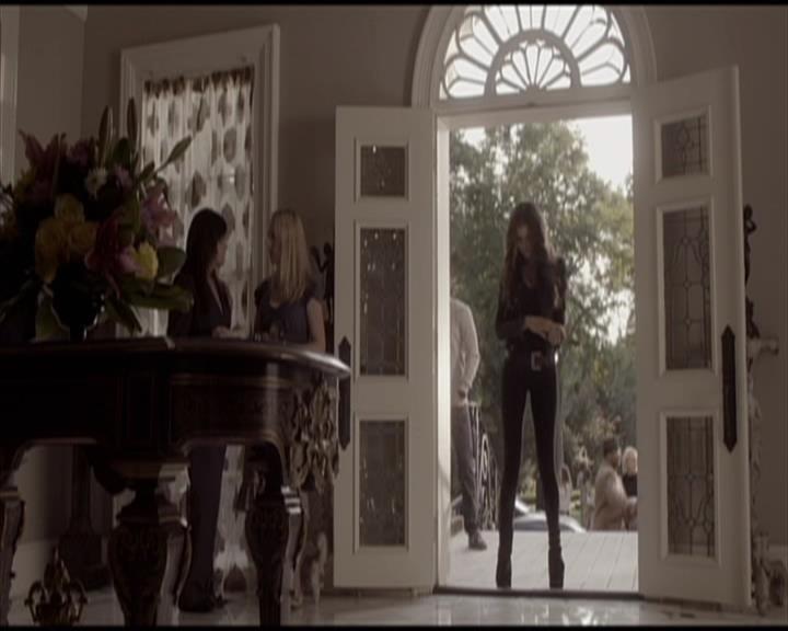VampireDiariesWorld-dot-org_Seizoen2-DVDScenes-2x01TheReturn0196.jpg