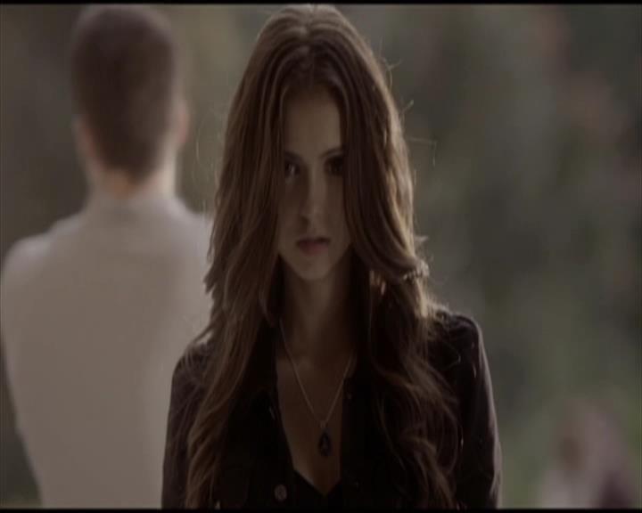 VampireDiariesWorld-dot-org_Seizoen2-DVDScenes-2x01TheReturn0201.jpg