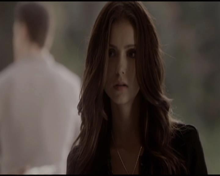 VampireDiariesWorld-dot-org_Seizoen2-DVDScenes-2x01TheReturn0204.jpg