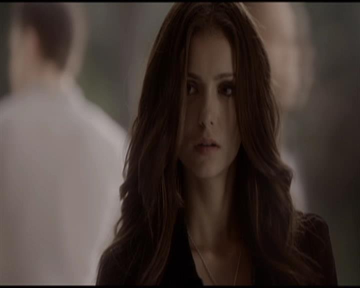 VampireDiariesWorld-dot-org_Seizoen2-DVDScenes-2x01TheReturn0205.jpg