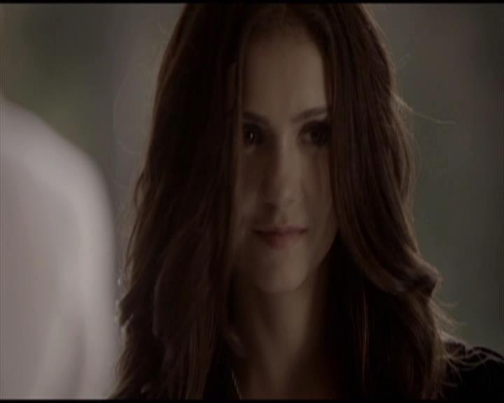 VampireDiariesWorld-dot-org_Seizoen2-DVDScenes-2x01TheReturn0207.jpg