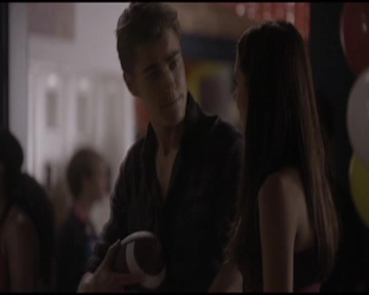 VampireDiariesWorld-dot-org_Seizoen2-DVDScenes-2x02BraveNewWorld0060.jpg