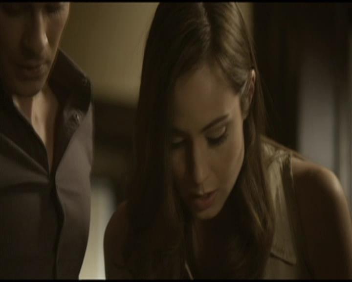 VampireDiariesWorld-dot-org_Seizoen2-DVDScenes-2x03BadMoonRising0018.jpg VampireDiariesWorld-dot-org_Seizoen2-DVDScenes-2x03BadMoonRising0018.jpg