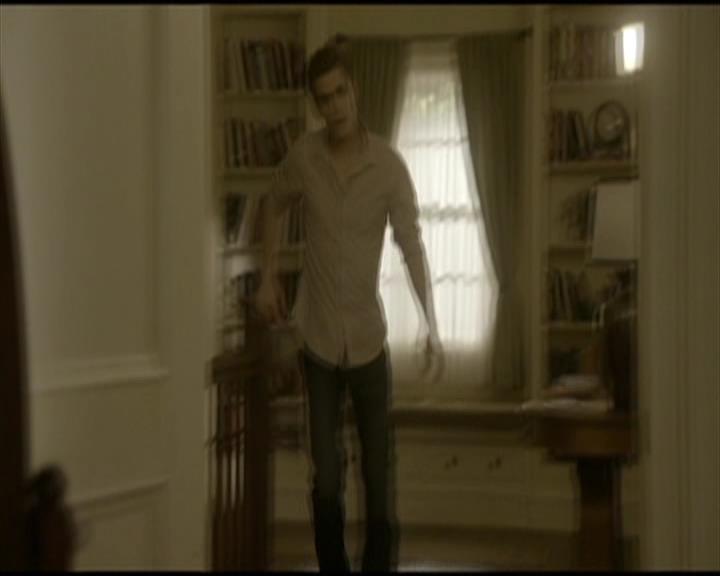 VampireDiariesWorld-dot-org_Seizoen2-DVDScenes-2x03BadMoonRising0055.jpg