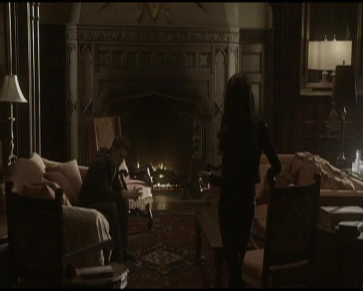 VampireDiariesWorld-dot-org_Seizoen2-DVDScenes-2x04MemoryLane0000.jpg