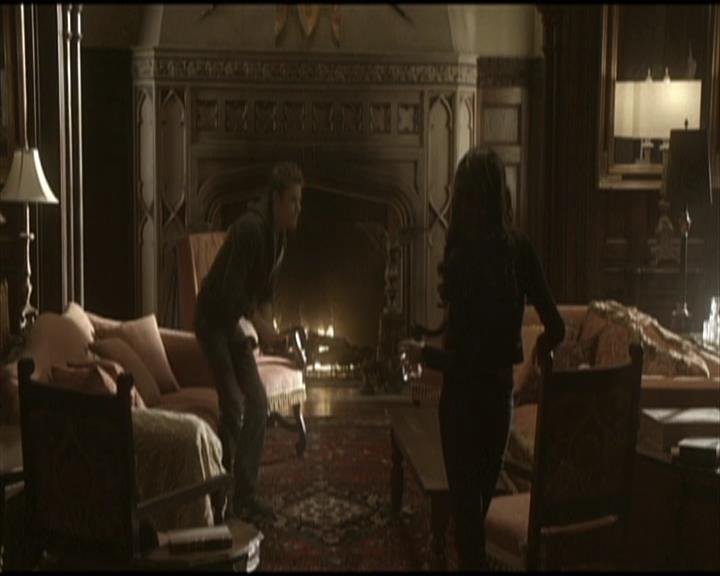 VampireDiariesWorld-dot-org_Seizoen2-DVDScenes-2x04MemoryLane0001.jpg