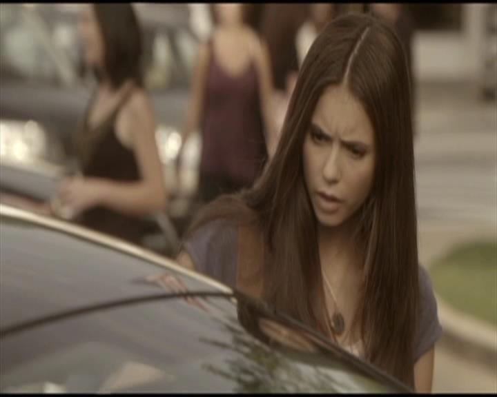 VampireDiariesWorld-dot-org_Seizoen2-DVDScenes-2x04MemoryLane0029.jpg