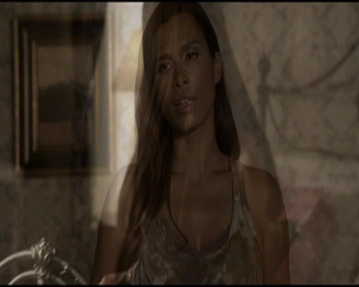 VampireDiariesWorld-dot-org_Seizoen2-DVDScenes-2x07Masquerade0009.jpg