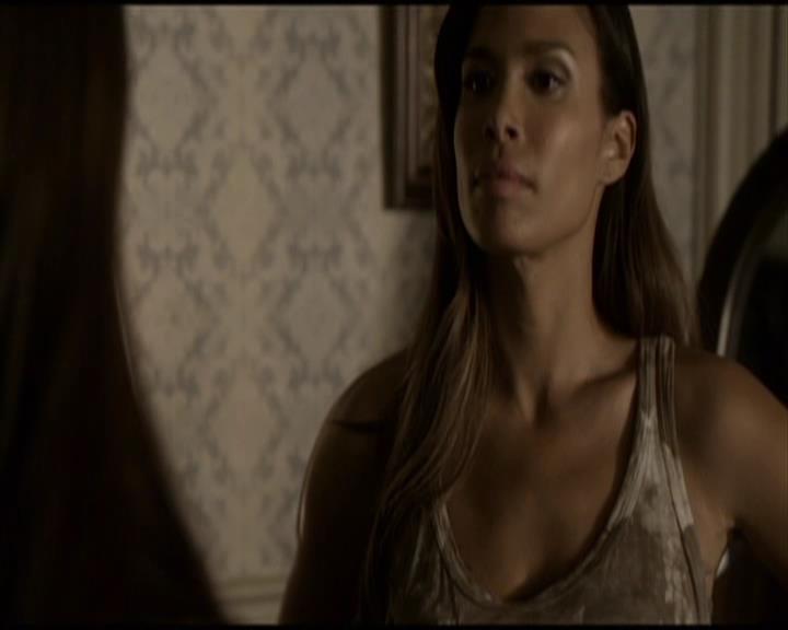 VampireDiariesWorld-dot-org_Seizoen2-DVDScenes-2x07Masquerade0015.jpg