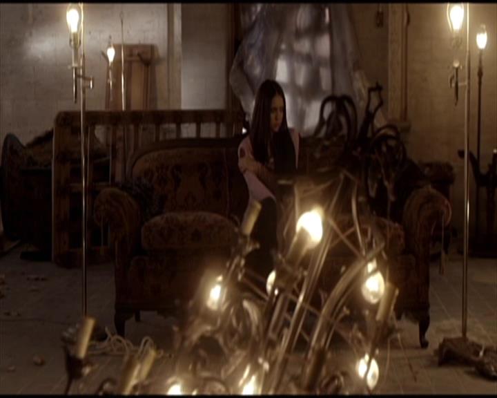 VampireDiariesWorld-dot-org_Seizoen2-DVDScenes-2x08Rose0001.jpg