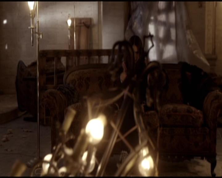 VampireDiariesWorld-dot-org_Seizoen2-DVDScenes-2x08Rose0003.jpg