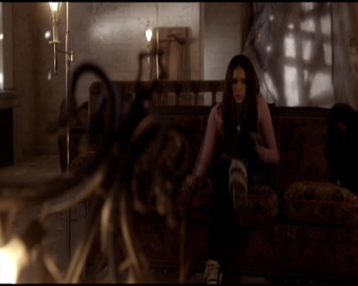 VampireDiariesWorld-dot-org_Seizoen2-DVDScenes-2x08Rose0005.jpg