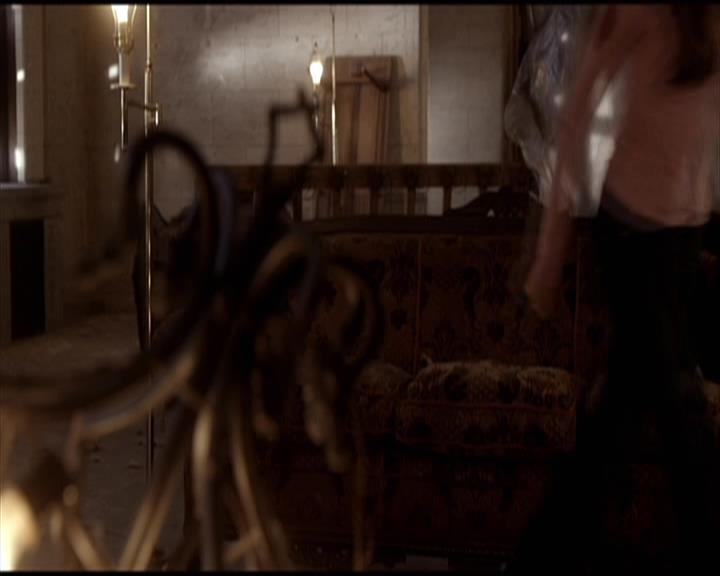 VampireDiariesWorld-dot-org_Seizoen2-DVDScenes-2x08Rose0007.jpg