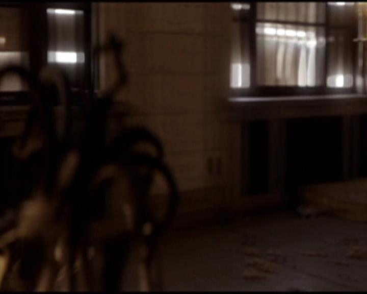 VampireDiariesWorld-dot-org_Seizoen2-DVDScenes-2x08Rose0012.jpg