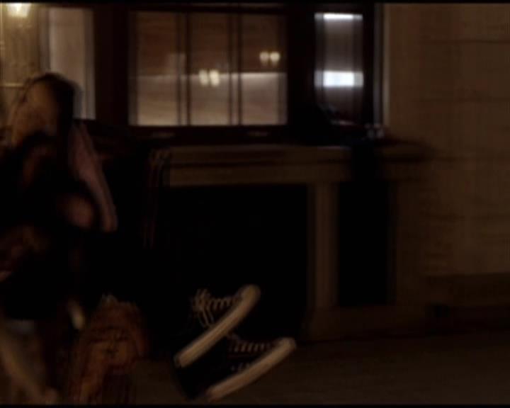VampireDiariesWorld-dot-org_Seizoen2-DVDScenes-2x08Rose0013.jpg