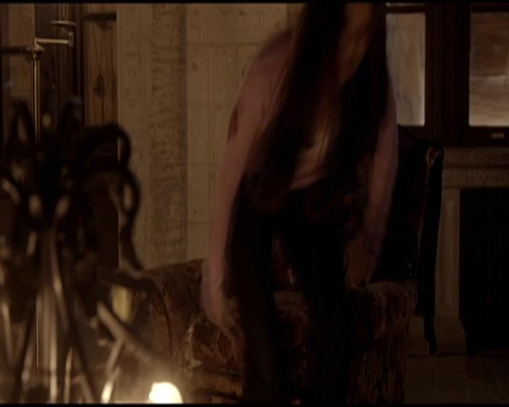 VampireDiariesWorld-dot-org_Seizoen2-DVDScenes-2x08Rose0017.jpg
