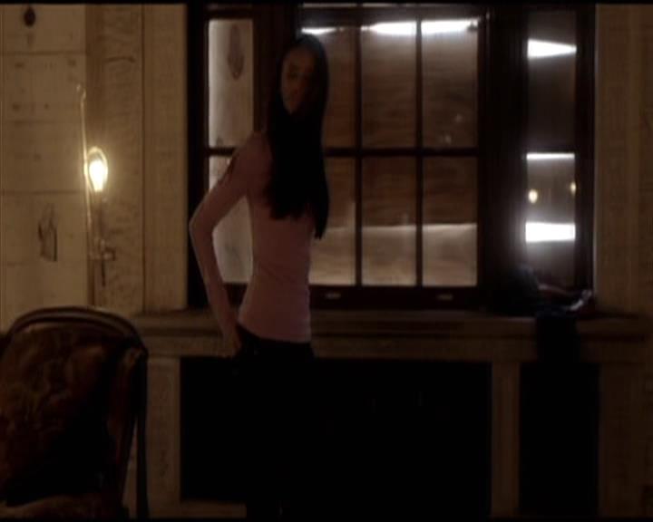 VampireDiariesWorld-dot-org_Seizoen2-DVDScenes-2x08Rose0023.jpg