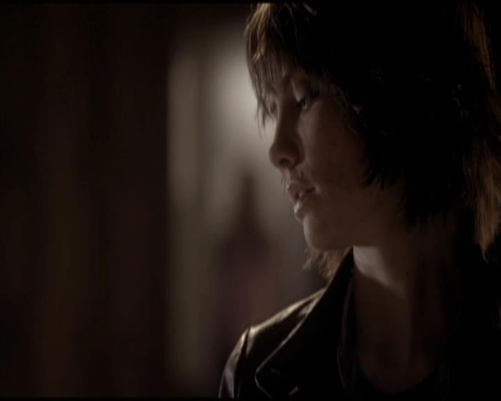 VampireDiariesWorld-dot-org_Seizoen2-DVDScenes-2x08Rose0047.jpg