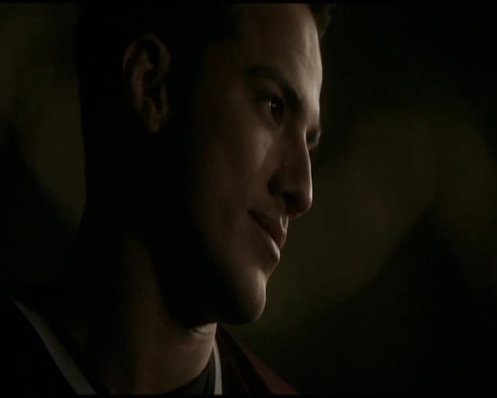 VampireDiariesWorld-dot-org_Seizoen2-DVDScenes-2x09Katerina0018.jpg