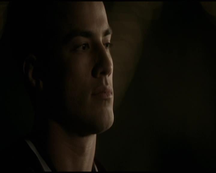 VampireDiariesWorld-dot-org_Seizoen2-DVDScenes-2x09Katerina0066.jpg