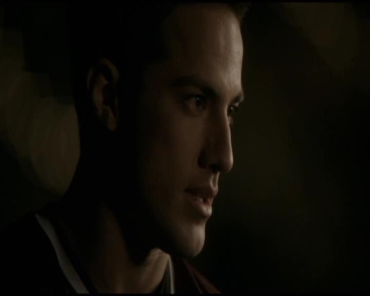 VampireDiariesWorld-dot-org_Seizoen2-DVDScenes-2x09Katerina0069.jpg
