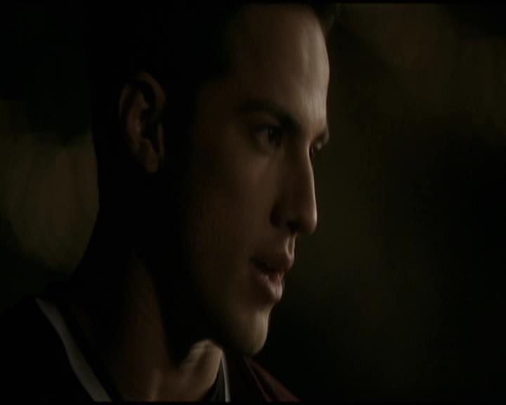 VampireDiariesWorld-dot-org_Seizoen2-DVDScenes-2x09Katerina0070.jpg