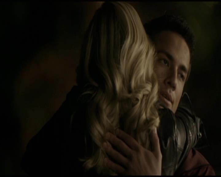 VampireDiariesWorld-dot-org_Seizoen2-DVDScenes-2x09Katerina0084.jpg