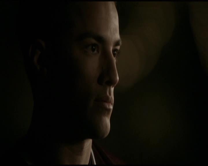 VampireDiariesWorld-dot-org_Seizoen2-DVDScenes-2x09Katerina0101.jpg