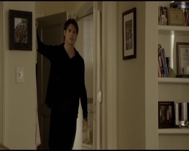 VampireDiariesWorld-dot-org_Seizoen2-DVDScenes-2x11ByTheLightOfTheMoon0005.jpg