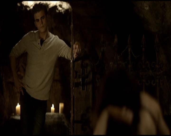 VampireDiariesWorld-dot-org_Seizoen2-DVDScenes-2x11ByTheLightOfTheMoon0072.jpg