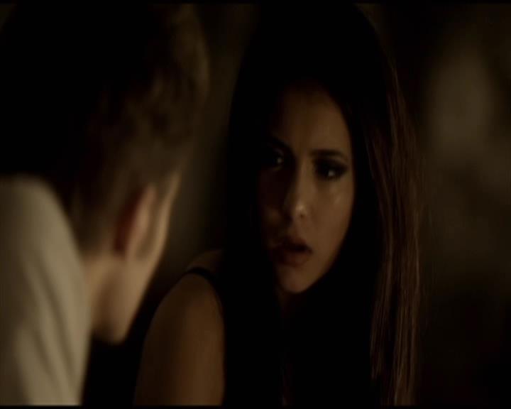 VampireDiariesWorld-dot-org_Seizoen2-DVDScenes-2x11ByTheLightOfTheMoon0100.jpg