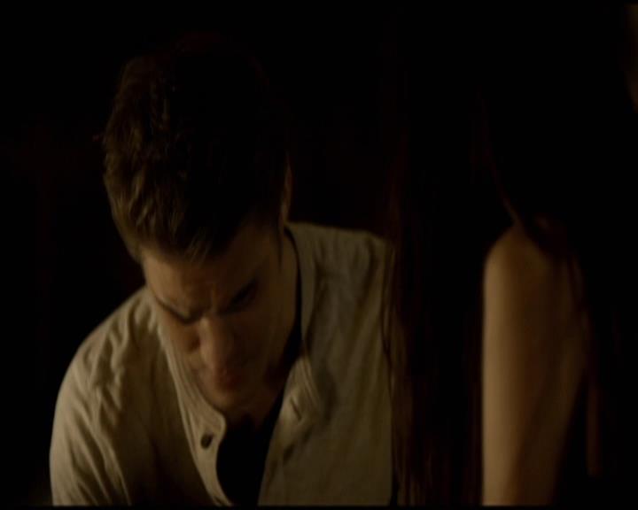 VampireDiariesWorld-dot-org_Seizoen2-DVDScenes-2x11ByTheLightOfTheMoon0105.jpg