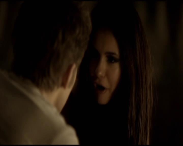 VampireDiariesWorld-dot-org_Seizoen2-DVDScenes-2x11ByTheLightOfTheMoon0120.jpg