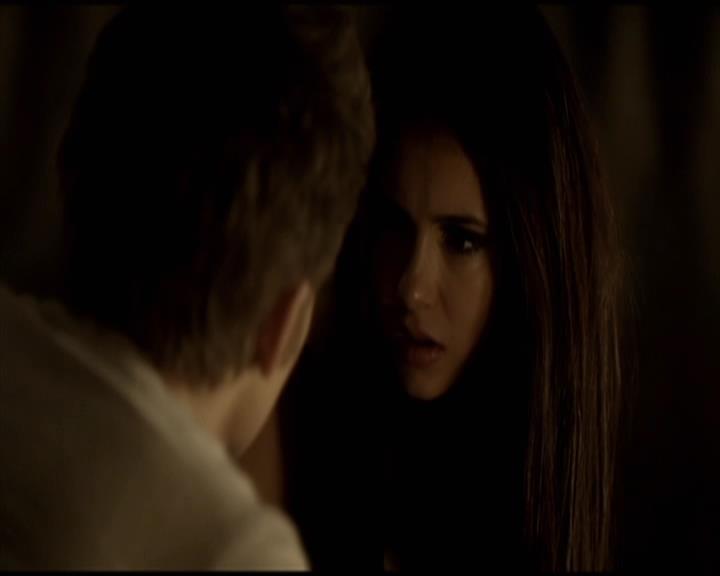 VampireDiariesWorld-dot-org_Seizoen2-DVDScenes-2x11ByTheLightOfTheMoon0130.jpg