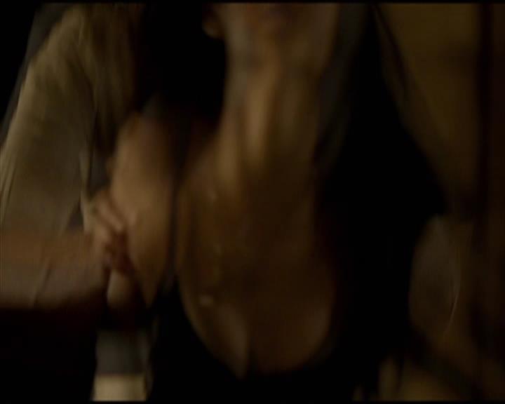 VampireDiariesWorld-dot-org_Seizoen2-DVDScenes-2x11ByTheLightOfTheMoon0148.jpg