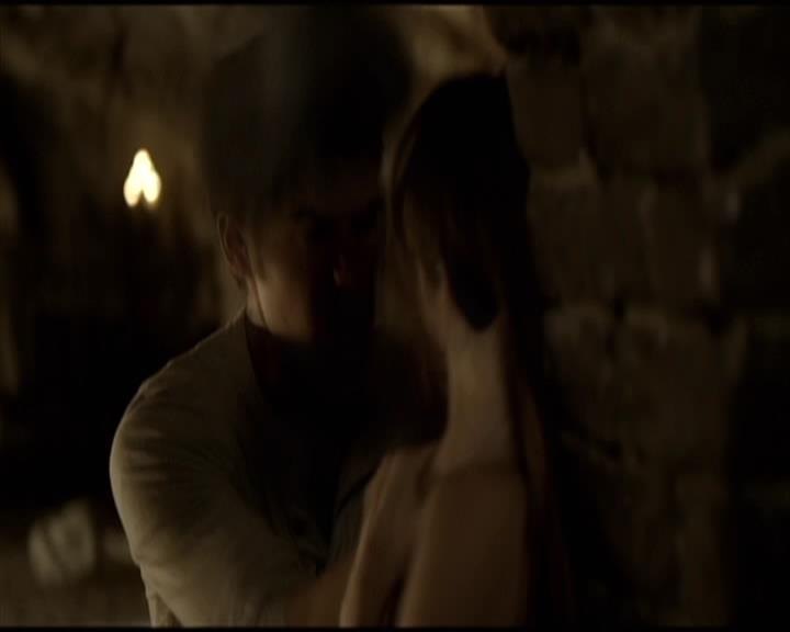 VampireDiariesWorld-dot-org_Seizoen2-DVDScenes-2x11ByTheLightOfTheMoon0152.jpg