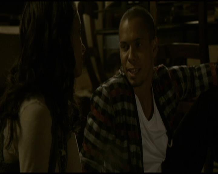 VampireDiariesWorld-dot-org_Seizoen2-DVDScenes-2x11ByTheLightOfTheMoon0194.jpg
