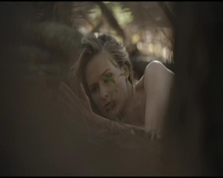 VampireDiariesWorld-dot-org_Seizoen2-DVDScenes-2x11ByTheLightOfTheMoon0226.jpg