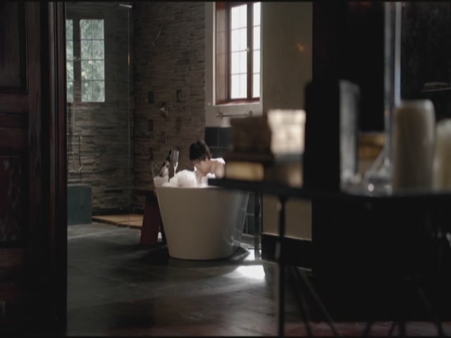 VampireDiariesWorld-dot-org-TVD_3x01TheBirthday0310.jpg