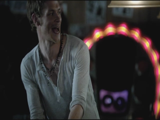 VampireDiariesWorld-dot-org-TVD_3x01TheBirthday1931.jpg