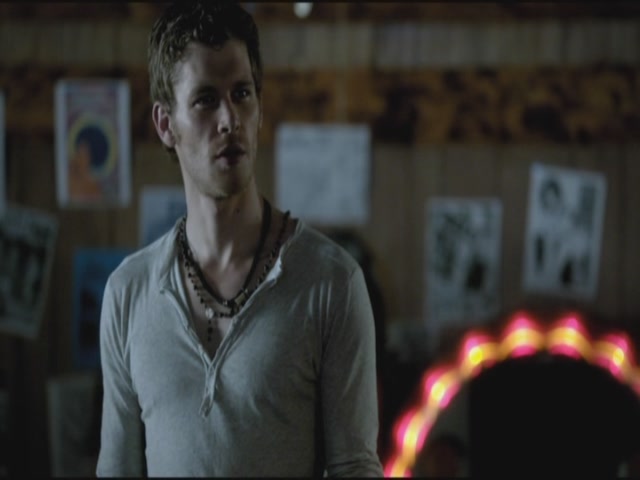 VampireDiariesWorld-dot-org-TVD_3x01TheBirthday1951.jpg