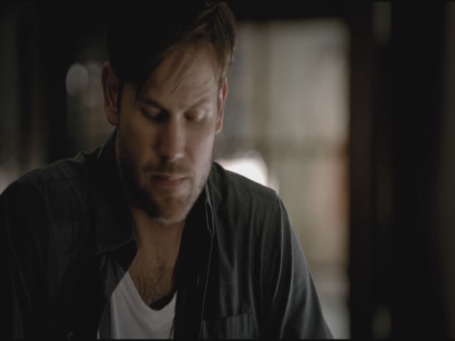 VampireDiariesWorld-dot-org-TVD_3x01TheBirthday1985.jpg