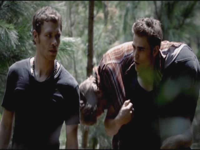 VampireDiariesWorld-dot-org-TVD_3x02TheHybrid2411.jpg