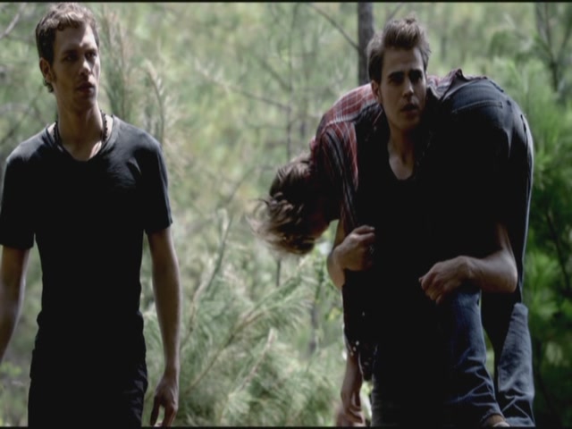 VampireDiariesWorld-dot-org-TVD_3x02TheHybrid2413.jpg