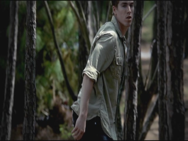 VampireDiariesWorld-dot-org-TVD_3x02TheHybrid2424.jpg