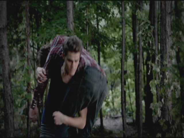 VampireDiariesWorld-dot-org-TVD_3x02TheHybrid2432.jpg