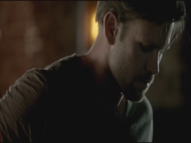 VampireDiariesWorld-dot-org-TVD_3x02TheHybrid2712.jpg