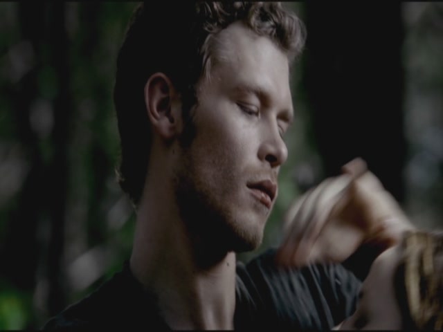 VampireDiariesWorld-dot-org-TVD_3x02TheHybrid2791.jpg